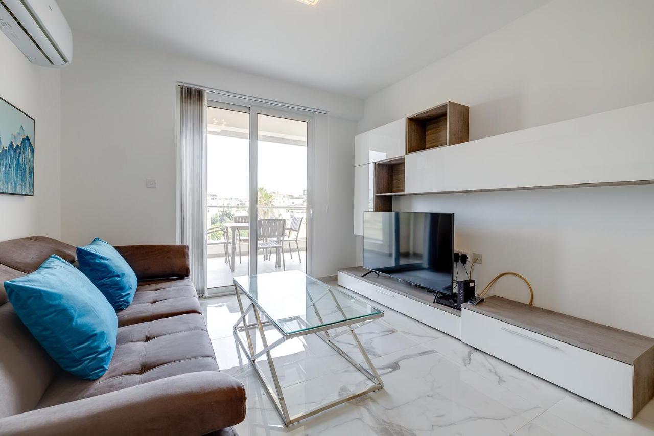 Splendid 2Br Apartment, Steps To St Georges Bay Сент Джулианс Экстерьер фото